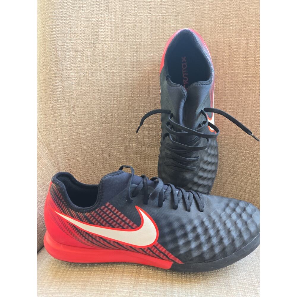 Nike Mens' MagistaX Ola II IC Indoor Soccer Shoe Black/Red 844409-061 SZ 12